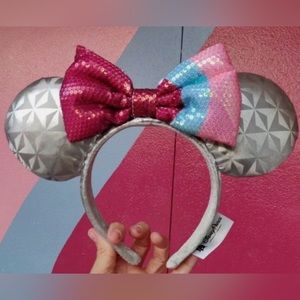 Epcot bubblegum wall Minnie ears NWOT